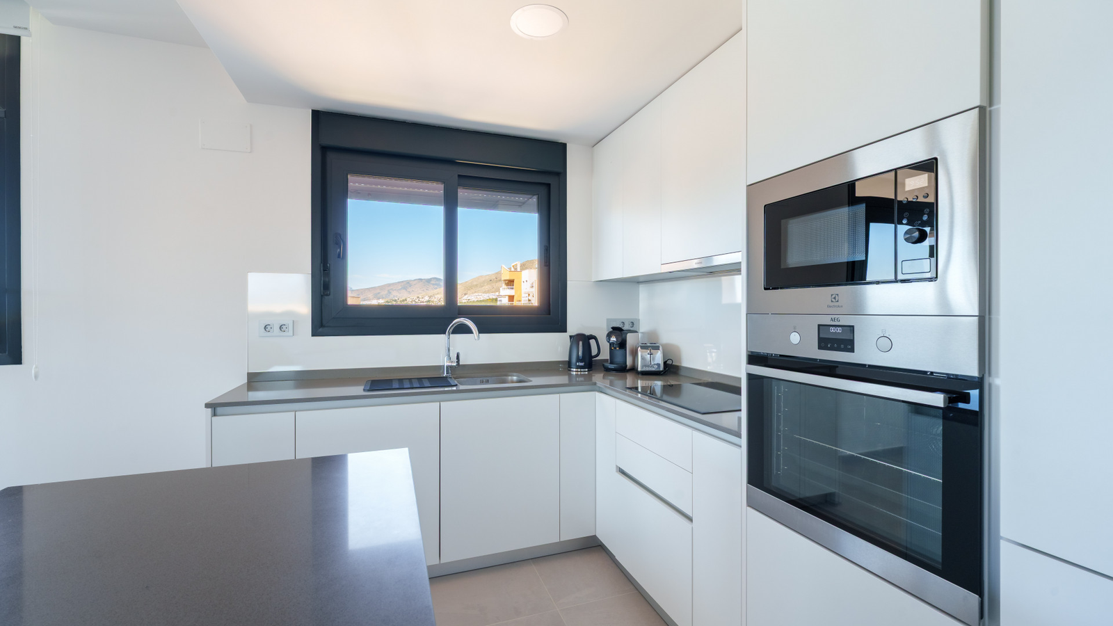 photo of Apartments on Calle Pdte. Adolfo Suárez, 14, 03502 Benidorm, Alicante, Spain