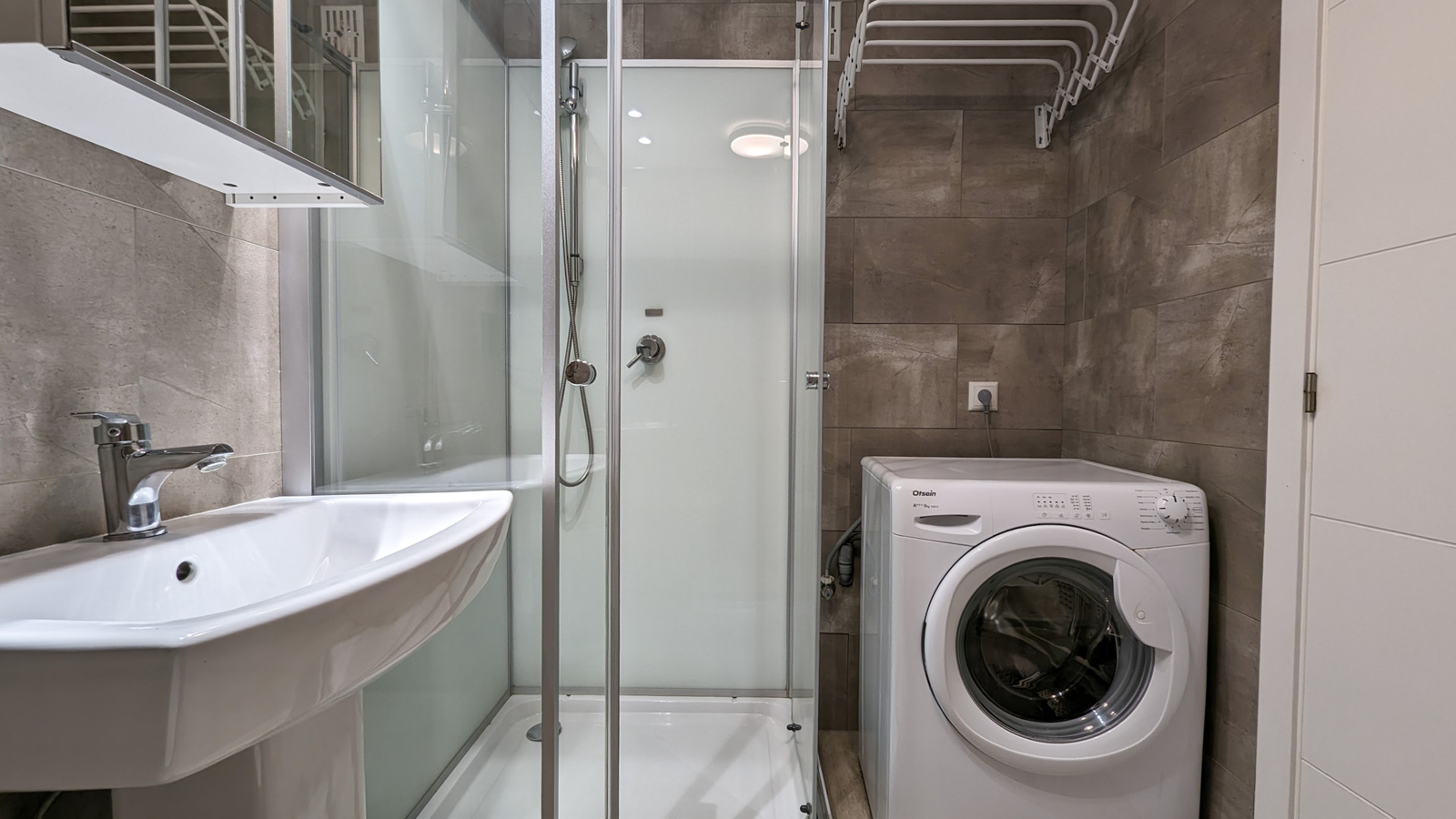 photo of Apartments on C. de Bonn, 4, 03503 Benidorm, Alicante, Spain